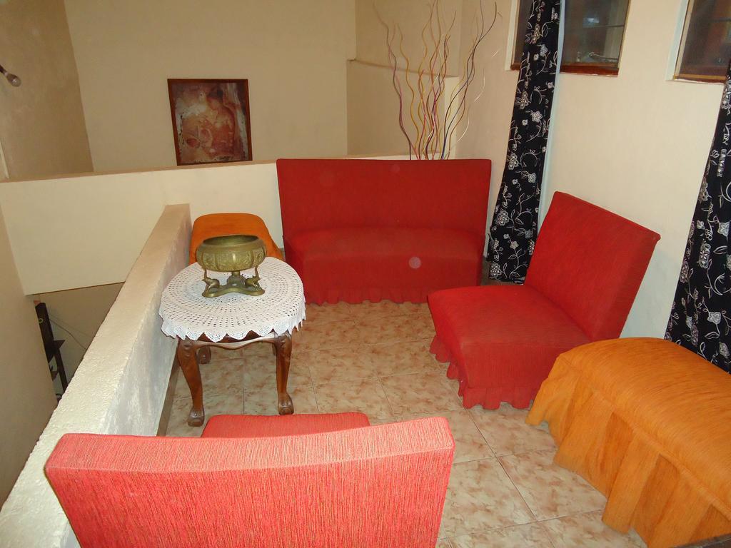 Lady Gordons Homestay Канди Екстериор снимка