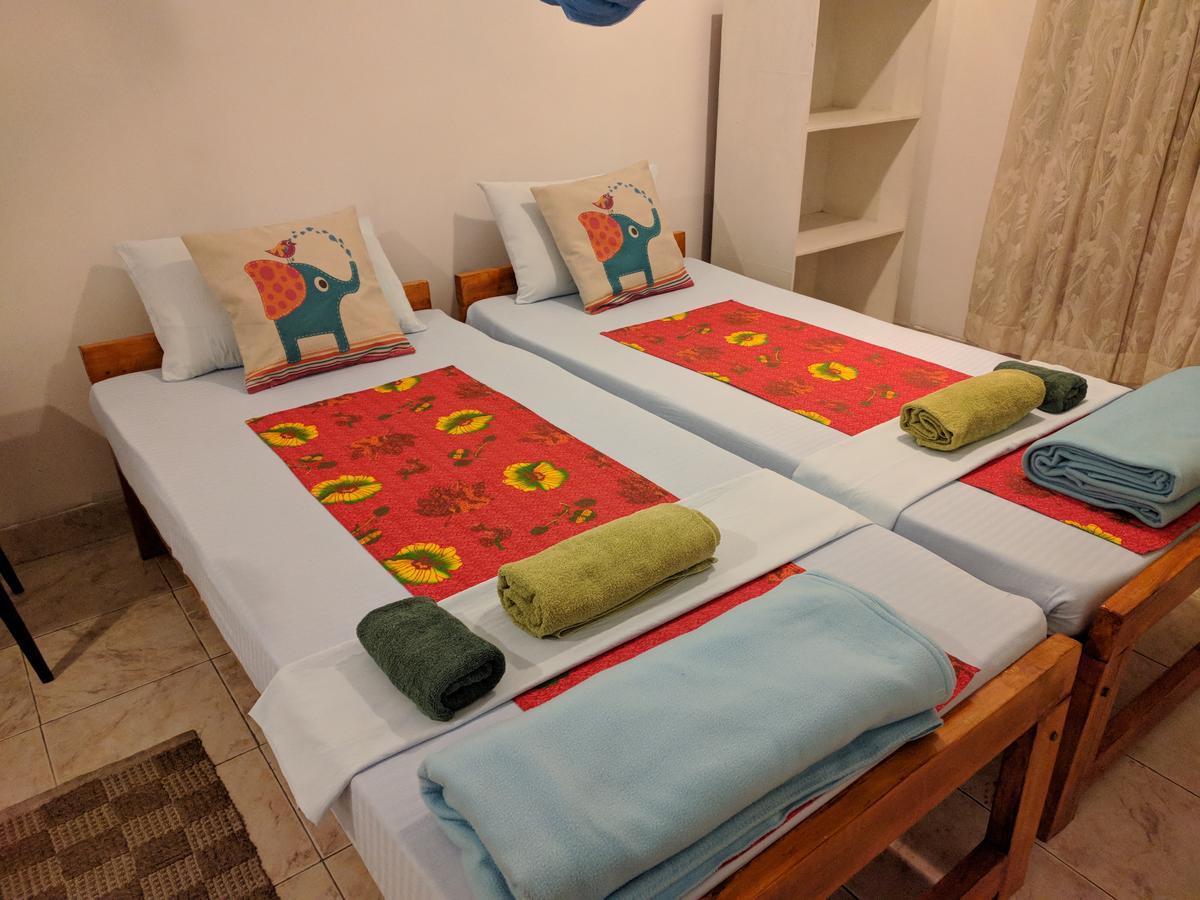 Lady Gordons Homestay Канди Екстериор снимка