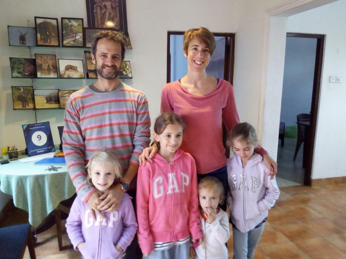Lady Gordons Homestay Канди Екстериор снимка